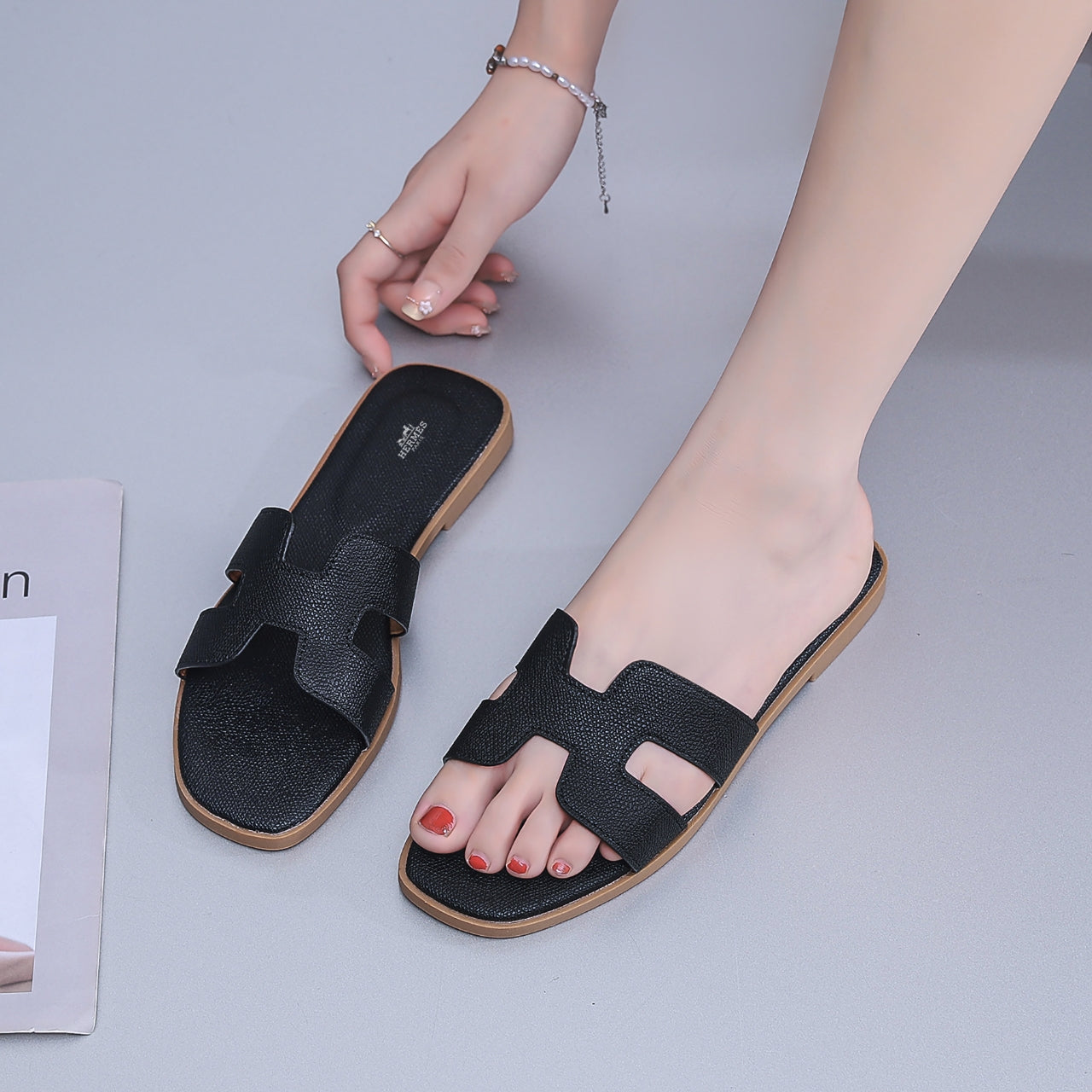 Women's Classic H-Strap Flat Slide Sandals | Black