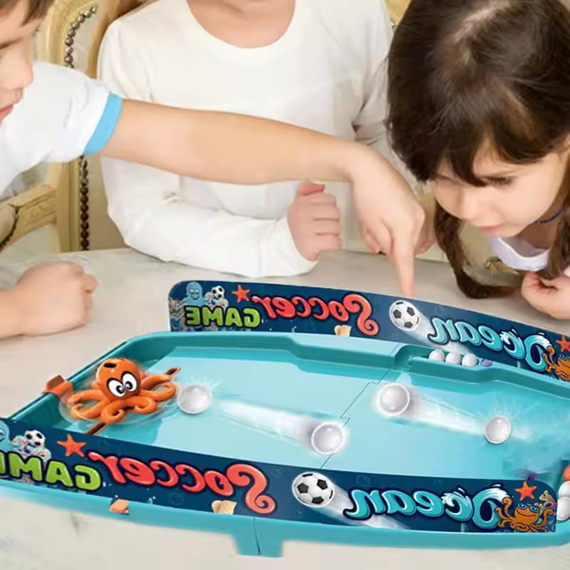 لعبة كرة القدم المصغرة على سطح المحيط