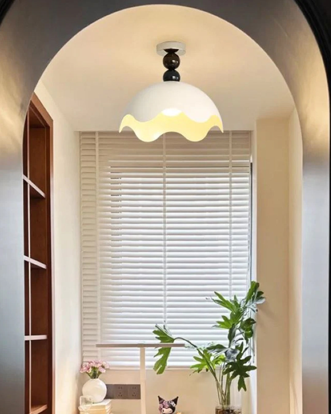 قاعدة قرص دائرية من قشر البيض العتيق التقليدي مصنوعة من الحديد والأكريليك - غرفة المعيشة